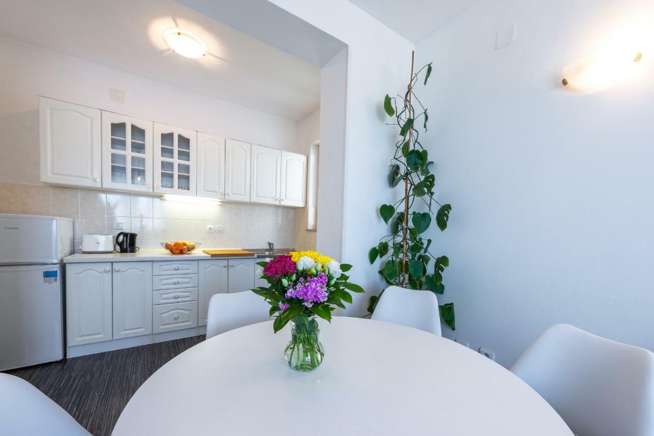 Jele Apartment *