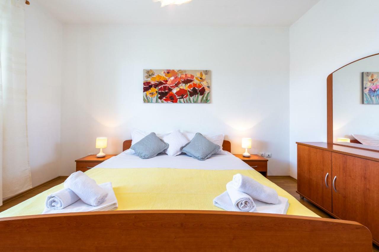 Jele Apartment *